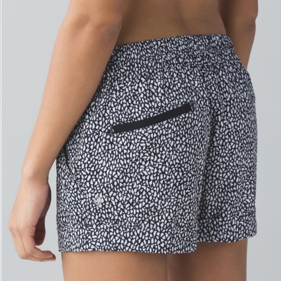 Lululemon Spring Break Away Short - Picture 2 of 6